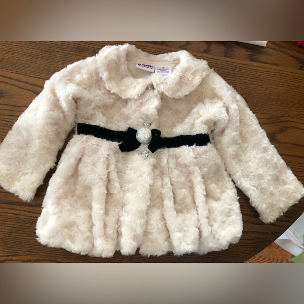 BLUEBERRY BOULEVARD Cream Color Faux Fur Coat Black Bow & Rhinestone Buttons 3T - Picture 1 of 3